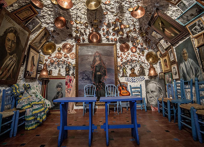 FOLLOW THE RHYTHM. Private tour about flamenco in Granada