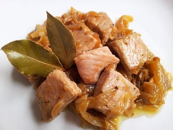 Tuna in onion