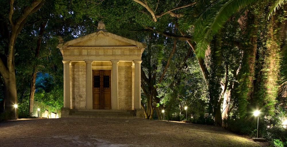 Iluminación artística de los Jardines de la Concepción en Málaga.