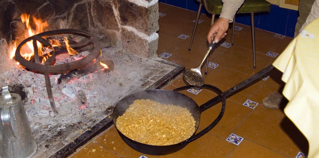 Preparando las migas almeria