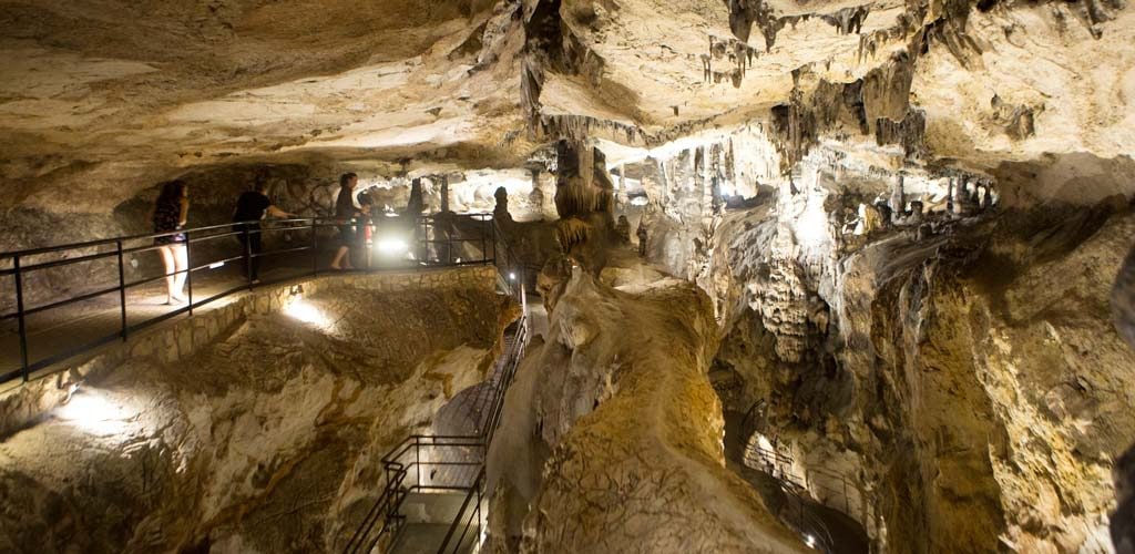 cuevas andalucia piñar ventanas