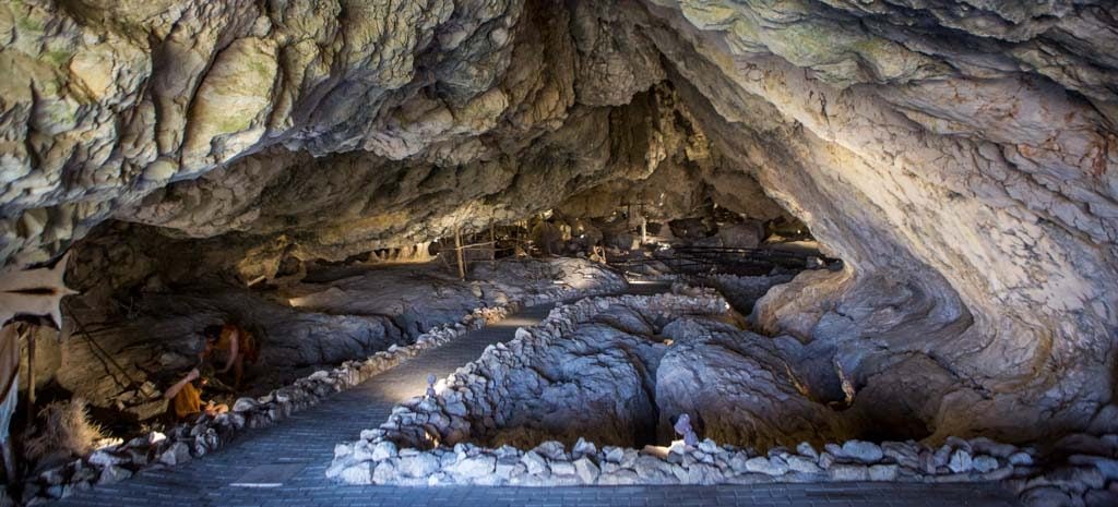 cuevas andalucia piñar ventanas