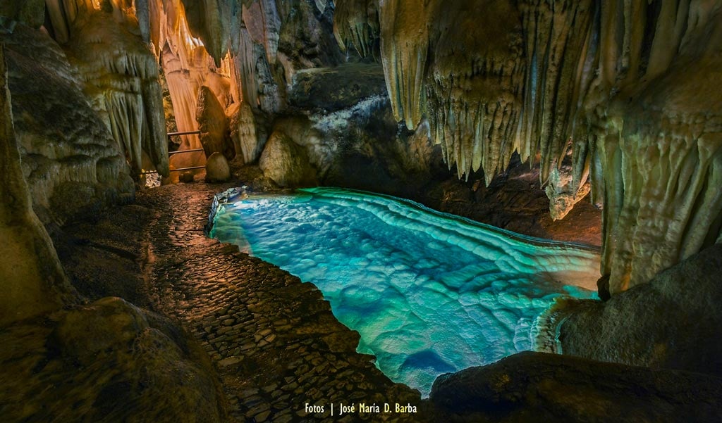 cuevas andalucia gruta maravillas con lago azul