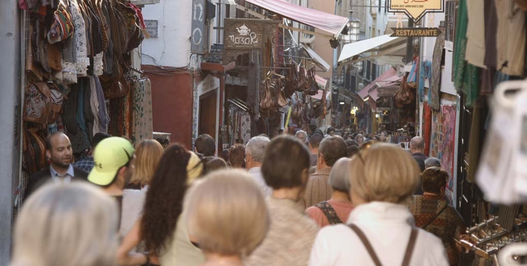 Calle Caldereria abarrotada de gente