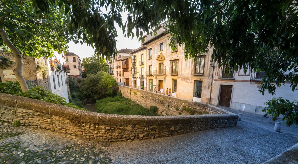 Carrera del Darro and facades of the palaces