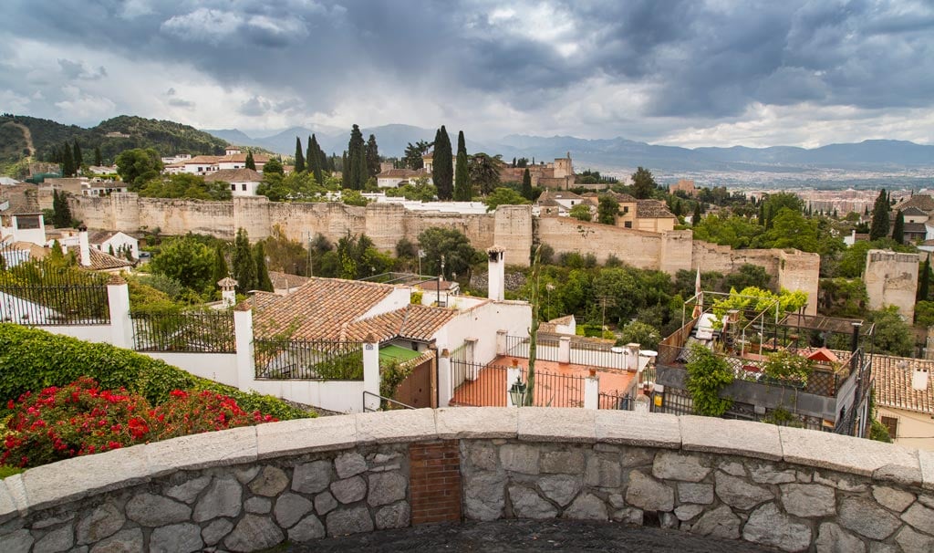 Mirador San Cristobal y muralla ziri de Granada