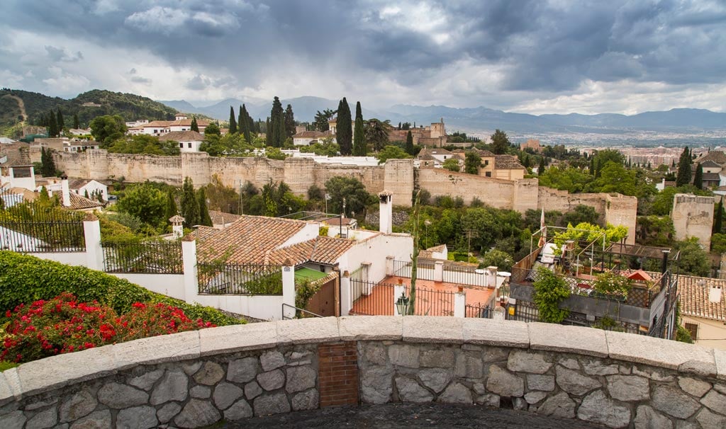 Mirador San Cristobal y muralla ziri de Granada