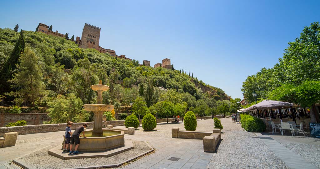 Paseo de los Tristes with fountain and views of the Alhambra