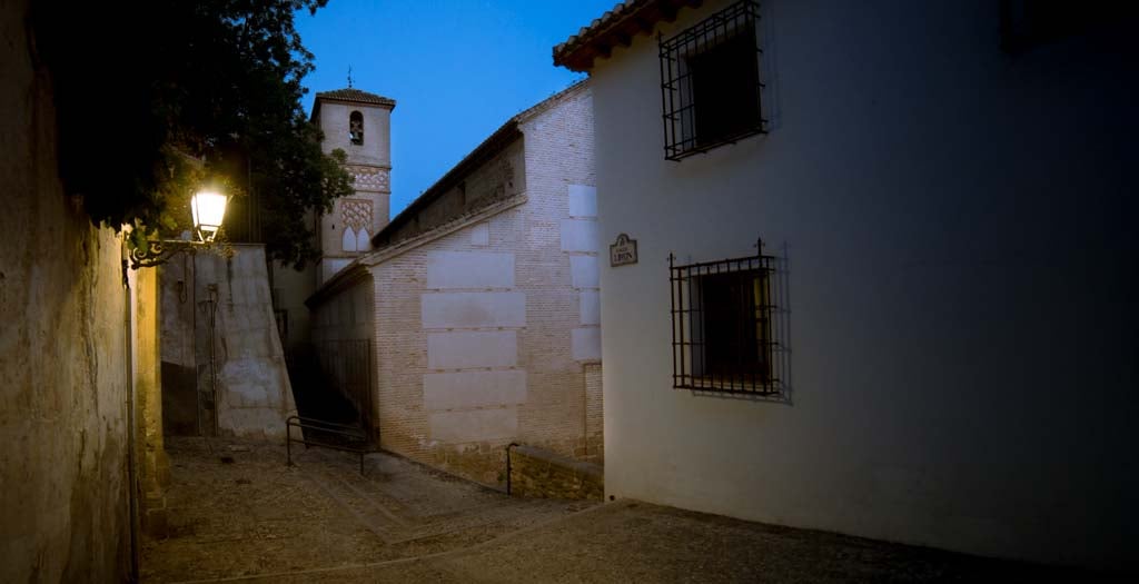 Alminar de la Iglesia de San Juan de los Reyes al anochecer