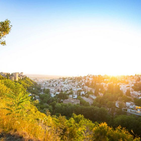 visita de aventura y senderismo en granada vistas al albaicín