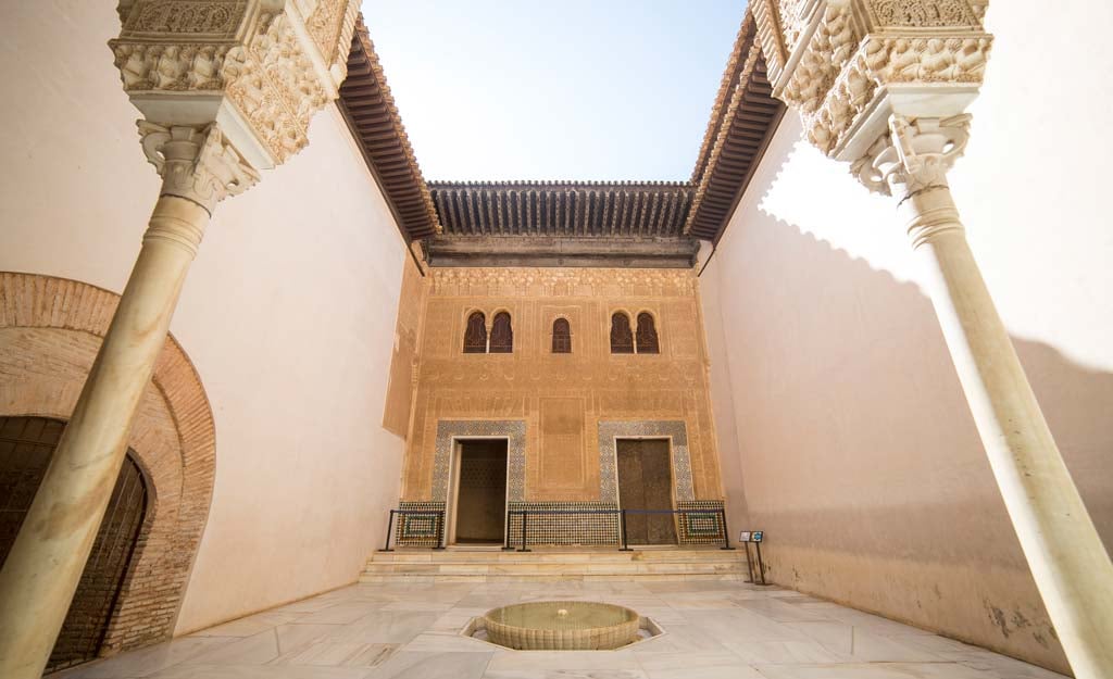 Visita a la fachada de Comares