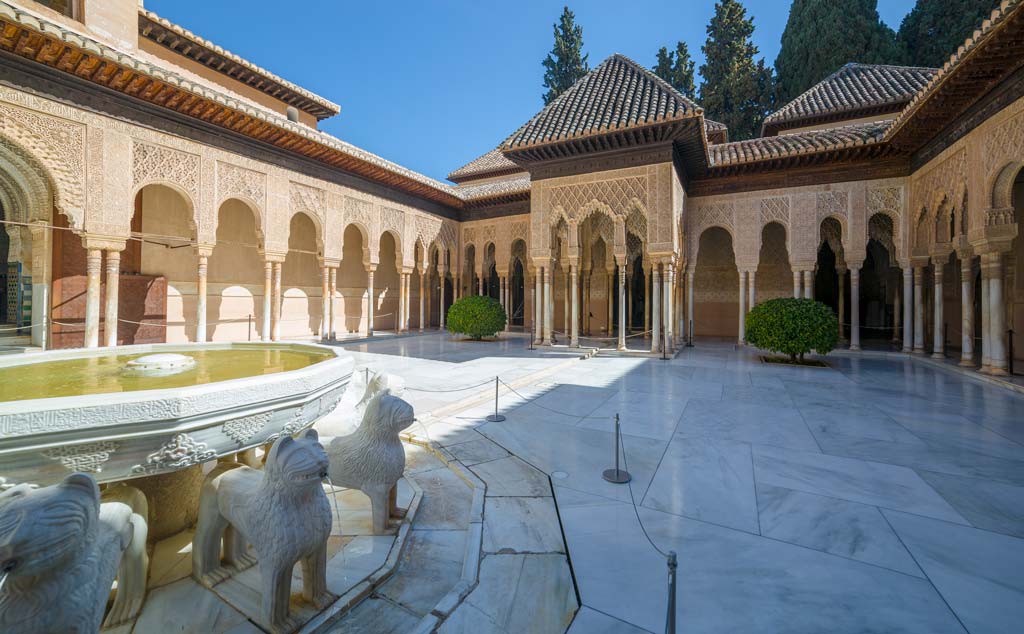 Visita al patio de los Leones