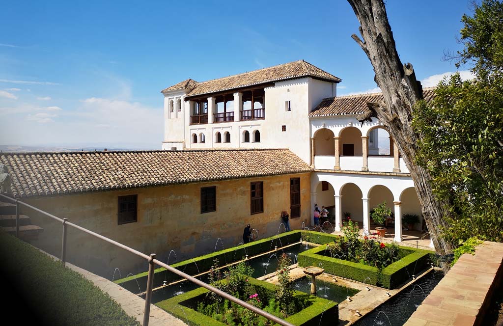 Patio del Cipres en la Alhambra