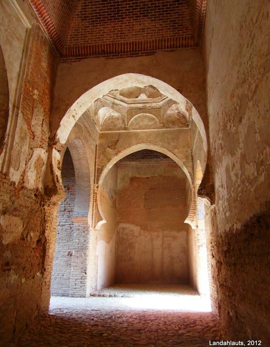 Interior de la puerta de las Armas