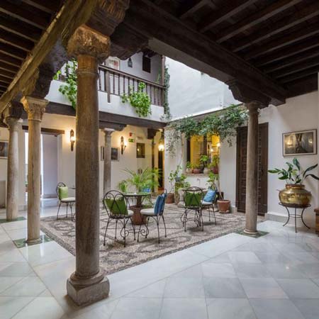 Patio de la Casa del Capitel Nazari