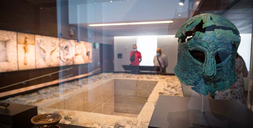 casco griego del museo de malaga