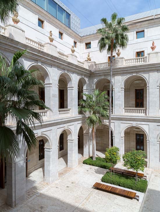 patio del museo de malaga