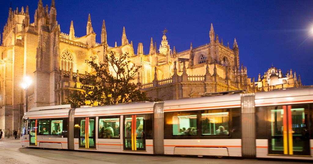 Metro por la catedral de Sevilla