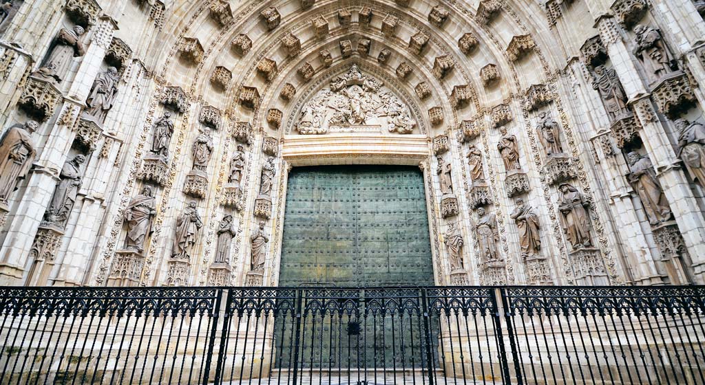 Puerta de la Asunción en la Catedral de Sevilla