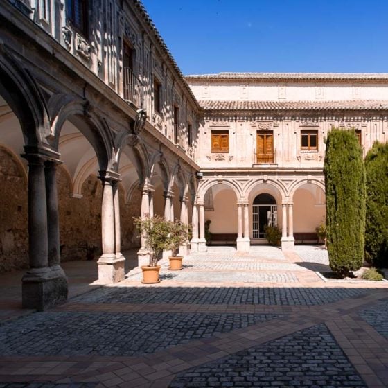 Excursión a Jaén, patio del Archivo Provincial