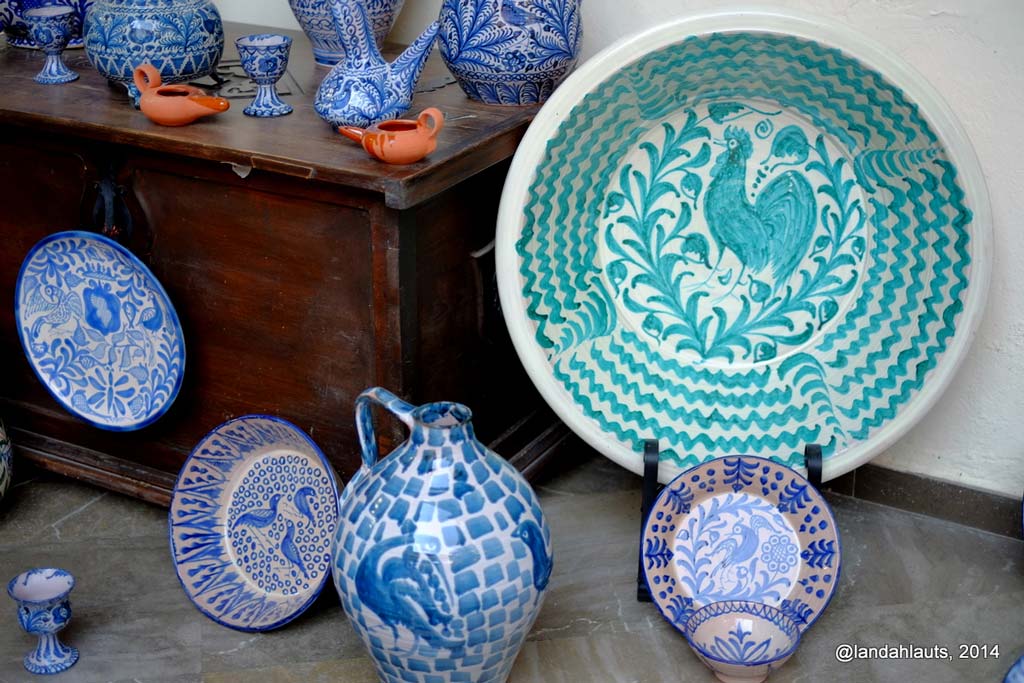 Fajalauza ceramics gift Andalusia